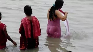 Cô xxxn cơm gái với bộ ngực lớn phải nhận ra